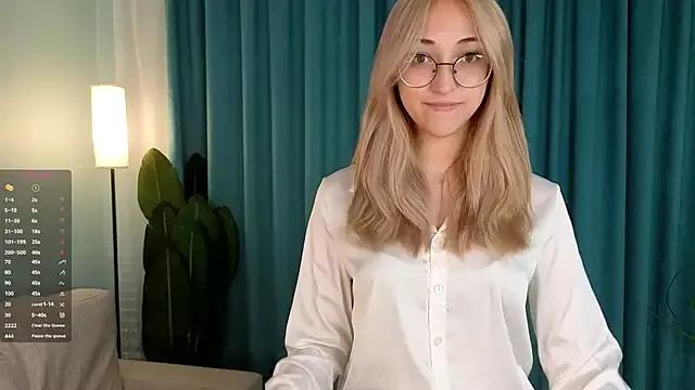 lisabaus from StripChat is Freechat