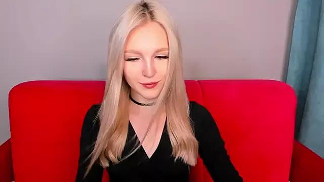 LisaFoxyMe from StripChat is Freechat