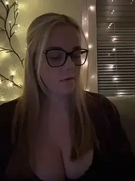 Lisaxtra from StripChat is Freechat