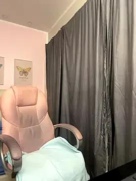 Try our girls live displays and explore the company of endless strippers, with beautiful physiques, vibrating toys and more.