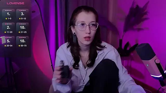 Try our girls live displays and explore the company of endless strippers, with beautiful physiques, vibrating toys and more.