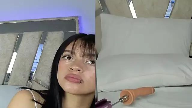 Try our girls live displays and explore the company of endless strippers, with beautiful physiques, vibrating toys and more.