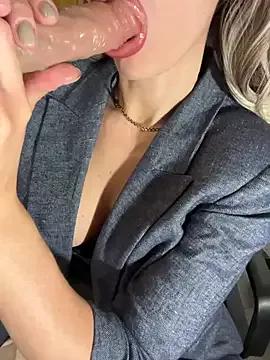 Photos of lisshorn from StripChat is Freechat