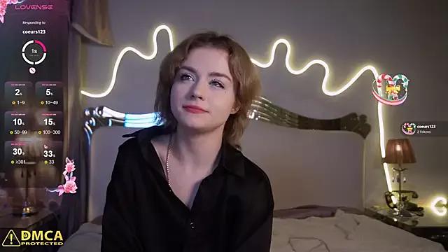 Try our girls live displays and explore the company of endless strippers, with beautiful physiques, vibrating toys and more.