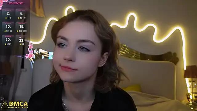 little__emily from StripChat is Freechat