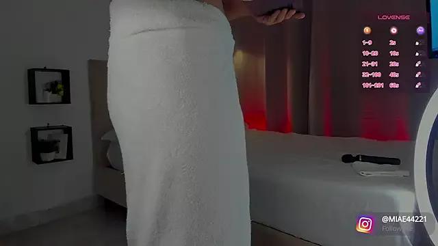 Try our girls live displays and explore the company of endless strippers, with beautiful physiques, vibrating toys and more.