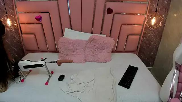 Try our girls live displays and explore the company of endless strippers, with beautiful physiques, vibrating toys and more.