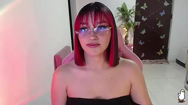 Try our girls live displays and explore the company of endless strippers, with beautiful physiques, vibrating toys and more.