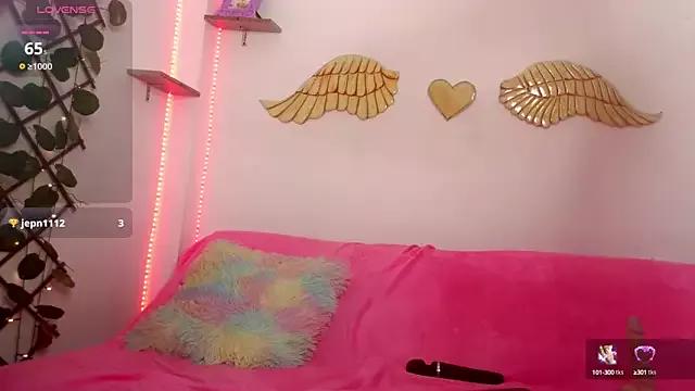 Try our girls live displays and explore the company of endless strippers, with beautiful physiques, vibrating toys and more.