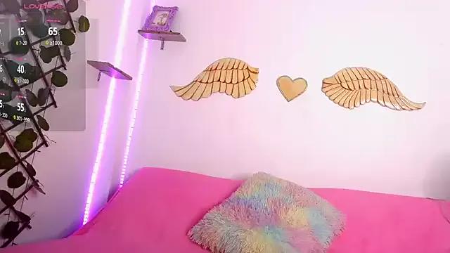 Try our girls live displays and explore the company of endless strippers, with beautiful physiques, vibrating toys and more.