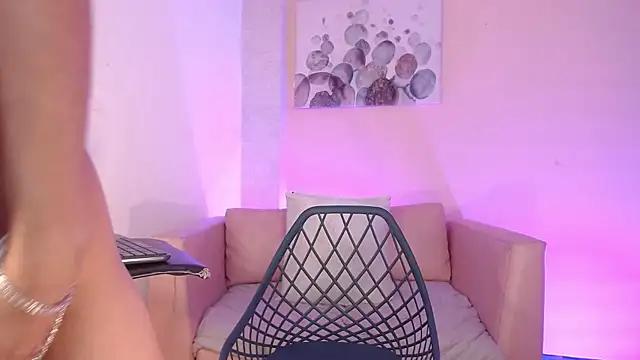 LittleButterfly19 from StripChat