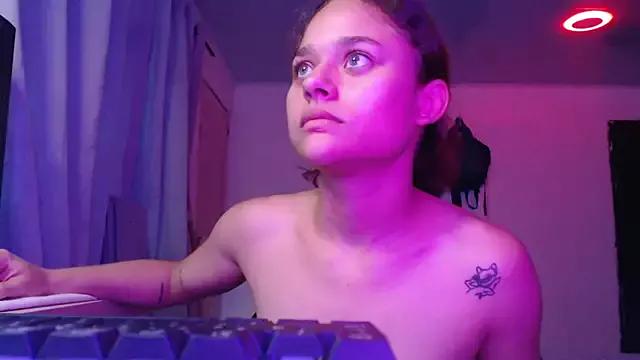 Try our girls live displays and explore the company of endless strippers, with beautiful physiques, vibrating toys and more.