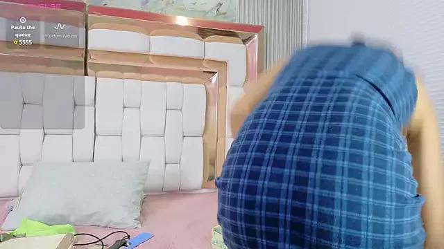 Try our girls live displays and explore the company of endless strippers, with beautiful physiques, vibrating toys and more.