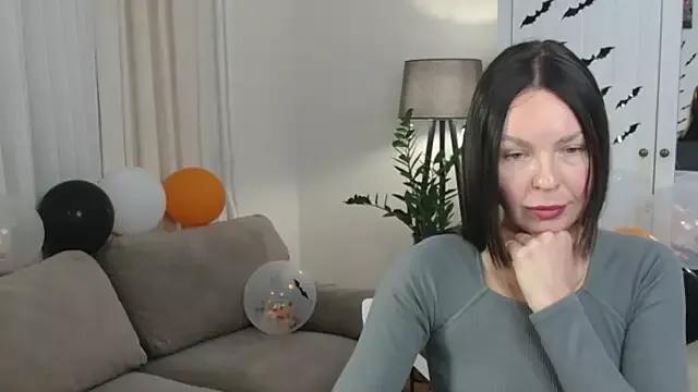 LittleNicolee from StripChat is Freechat