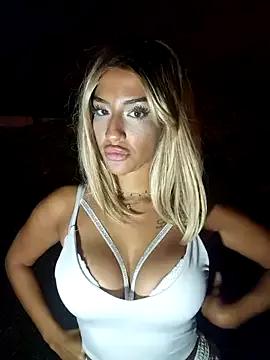 Try our girls live displays and explore the company of endless strippers, with beautiful physiques, vibrating toys and more.