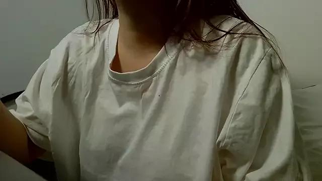 Littleseems from StripChat is Freechat