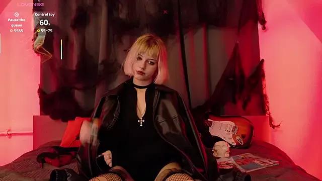 Try our girls live displays and explore the company of endless strippers, with beautiful physiques, vibrating toys and more.