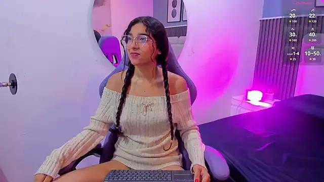 Try our girls live displays and explore the company of endless strippers, with beautiful physiques, vibrating toys and more.