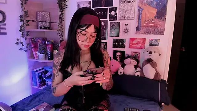 Try our girls live displays and explore the company of endless strippers, with beautiful physiques, vibrating toys and more.