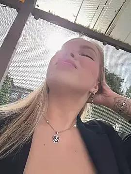 Try our girls live displays and explore the company of endless strippers, with beautiful physiques, vibrating toys and more.