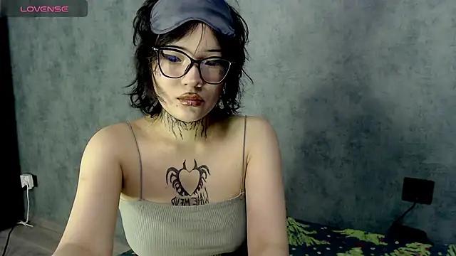 Try our girls live displays and explore the company of endless strippers, with beautiful physiques, vibrating toys and more.