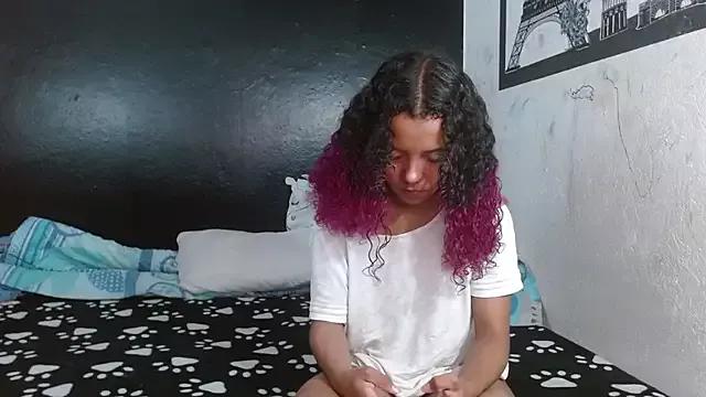 Try our girls live displays and explore the company of endless strippers, with beautiful physiques, vibrating toys and more.