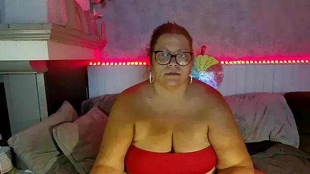 Try our girls live displays and explore the company of endless strippers, with beautiful physiques, vibrating toys and more.