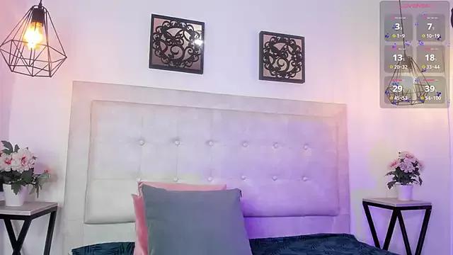 Try our girls live displays and explore the company of endless strippers, with beautiful physiques, vibrating toys and more.