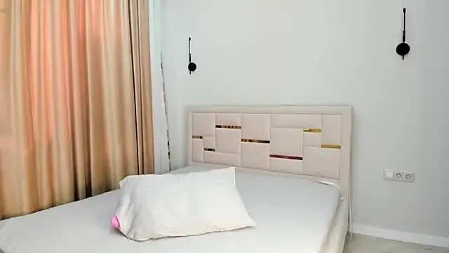 Lola_Peach — dildo play