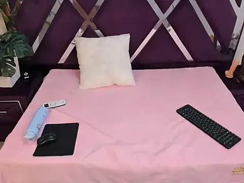 Try our girls live displays and explore the company of endless strippers, with beautiful physiques, vibrating toys and more.