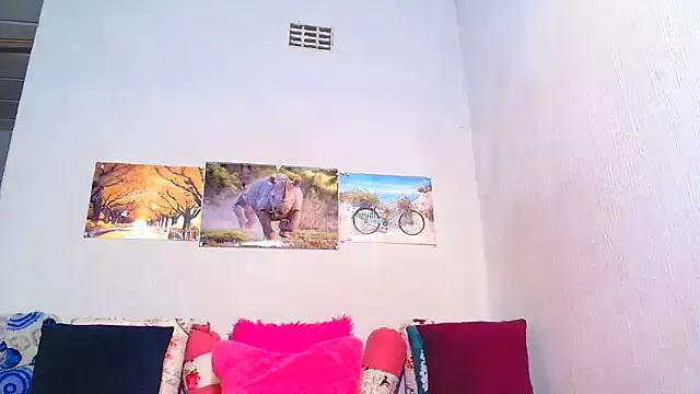 Try our girls live displays and explore the company of endless strippers, with beautiful physiques, vibrating toys and more.