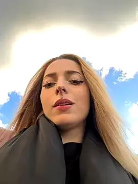 Try our girls live displays and explore the company of endless strippers, with beautiful physiques, vibrating toys and more.