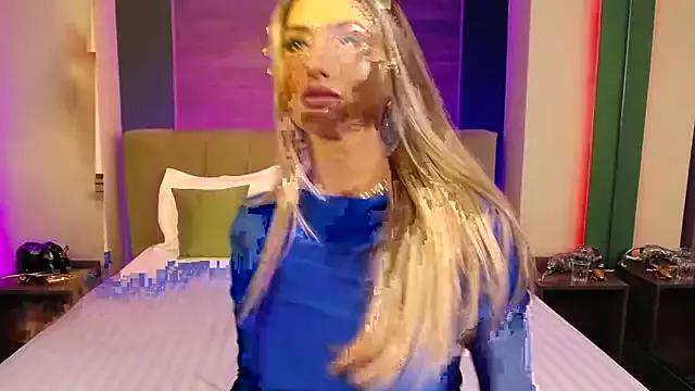 LoraDevine from StripChat is Freechat