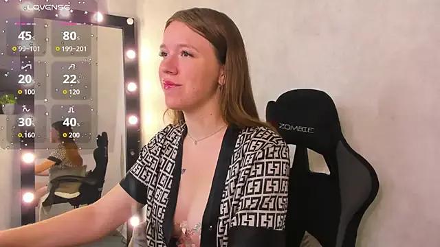 Lori_Shannon from StripChat is Freechat