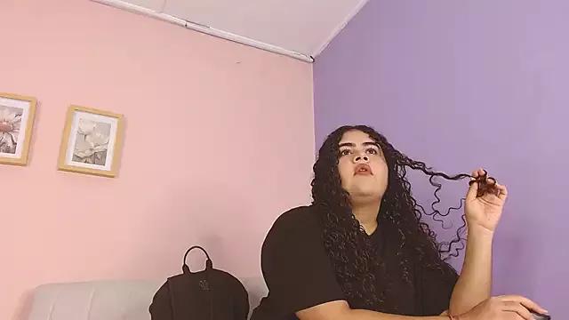 lourdes_moon22 from StripChat is Freechat