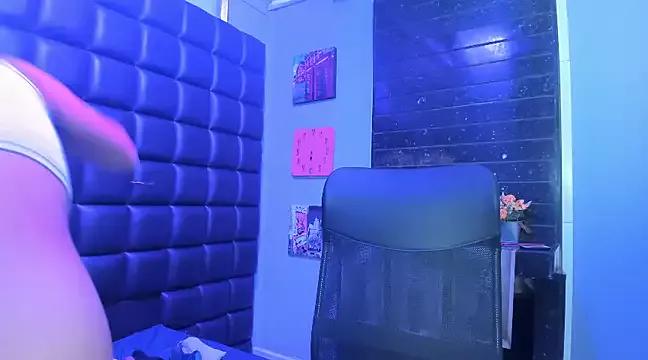 Try our girls live displays and explore the company of endless strippers, with beautiful physiques, vibrating toys and more.