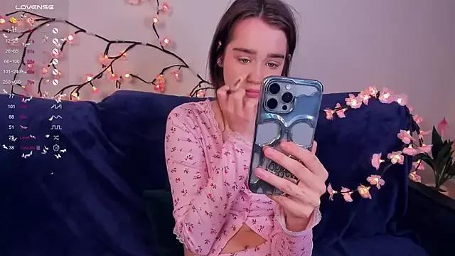 lovelyalivia from StripChat is Freechat