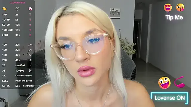 LovelyBianca — pussy play