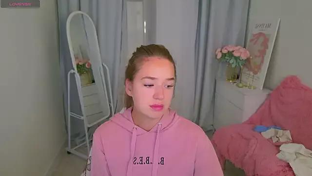 Try our girls live displays and explore the company of endless strippers, with beautiful physiques, vibrating toys and more.