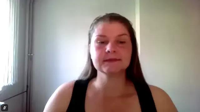 lovexCaroline from StripChat is Freechat
