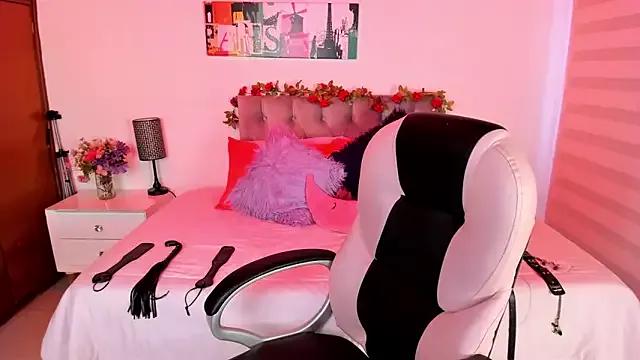 Try our girls live displays and explore the company of endless strippers, with beautiful physiques, vibrating toys and more.