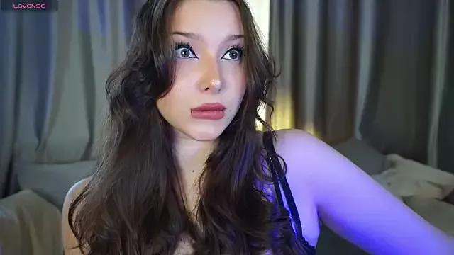 Lucy_louras from StripChat is Freechat