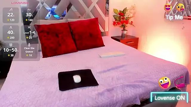 Lucy_Roouse from StripChat is Freechat