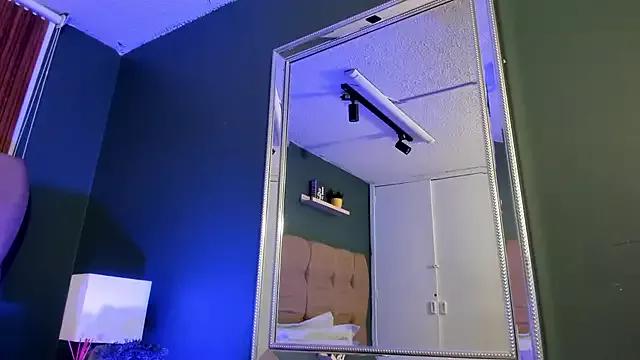 Try our girls live displays and explore the company of endless strippers, with beautiful physiques, vibrating toys and more.
