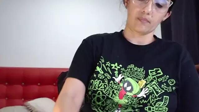 Lucynaugthyy from StripChat is Freechat