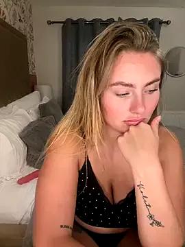 lucyRose_xoxox from StripChat is Freechat