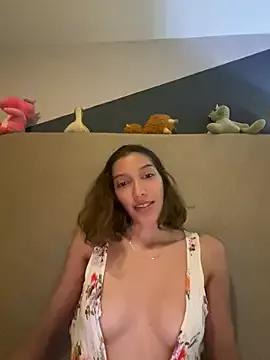 LucyVenne from StripChat is Freechat