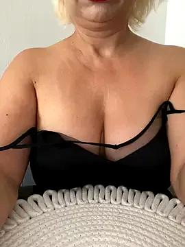 Try our girls live displays and explore the company of endless strippers, with beautiful physiques, vibrating toys and more.