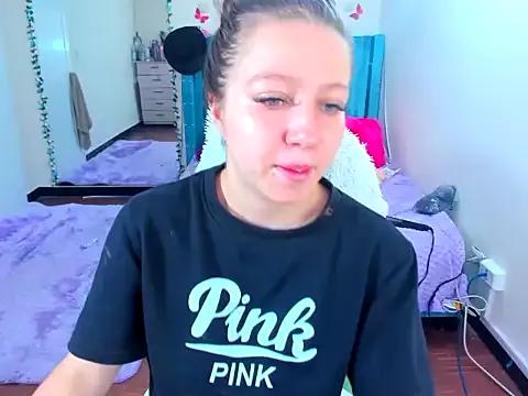 Try our girls live displays and explore the company of endless strippers, with beautiful physiques, vibrating toys and more.