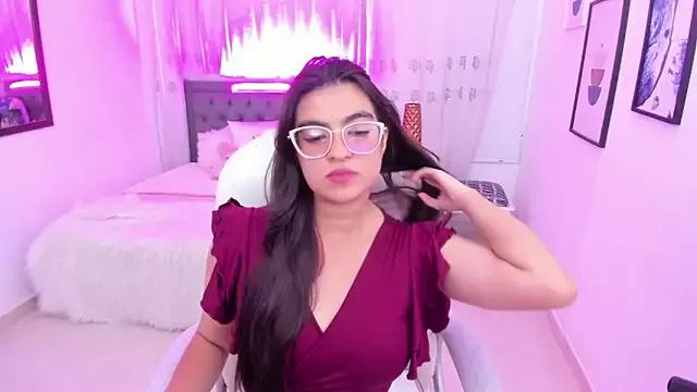 Try our girls live displays and explore the company of endless strippers, with beautiful physiques, vibrating toys and more.